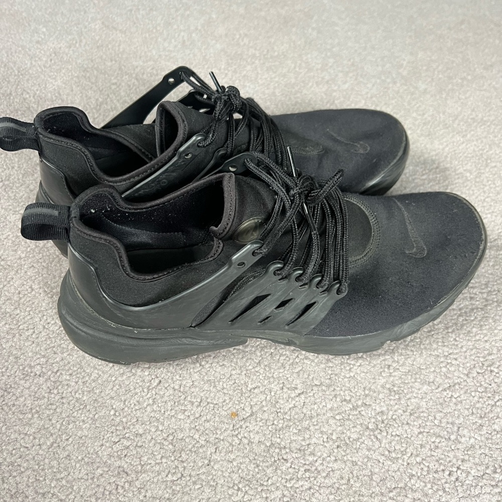 Nike Men's All-Black Athletic Shoes